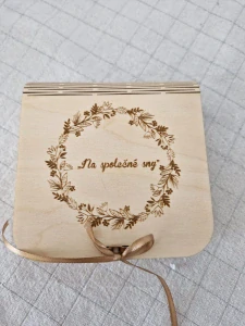 Dřevěná krabička "Kvítí v kruhu - Na společné sny"