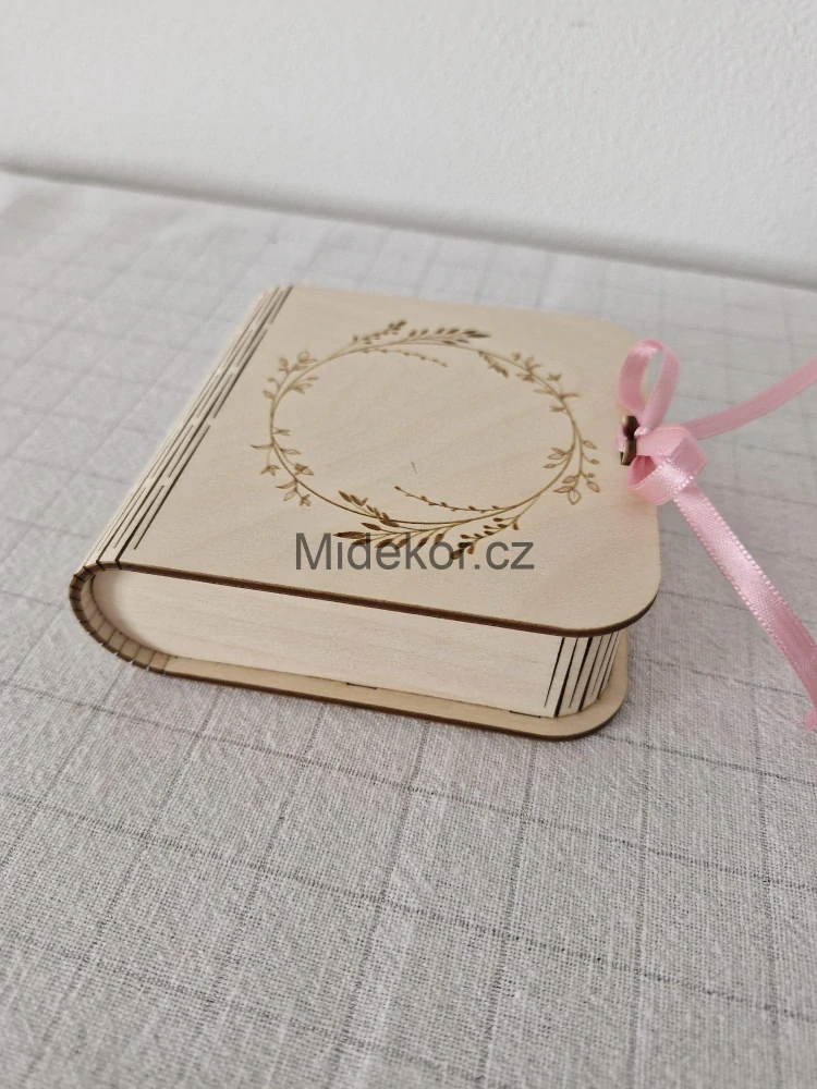 Dřevěná krabička "Kvítí v kruhu"