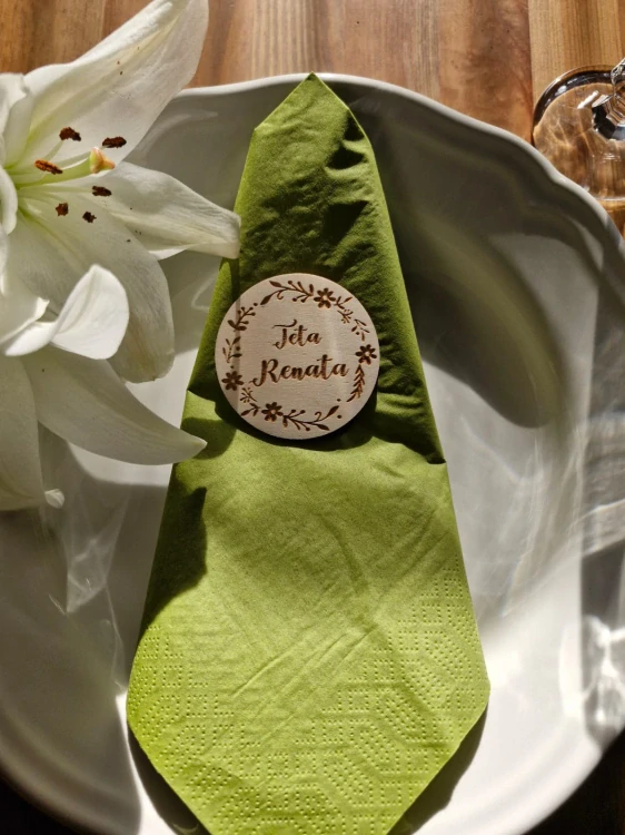 Jmenovka na svatební stůl