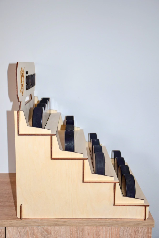 Stojan na puky s 3D písmem