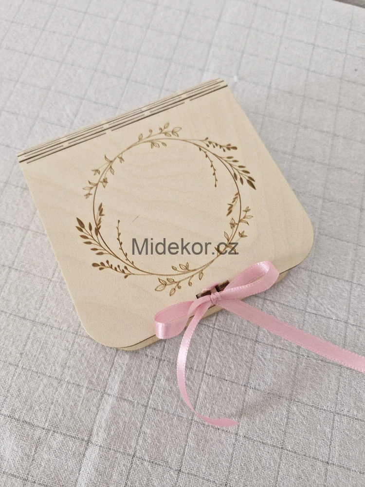 Dřevěná krabička "Kvítí v kruhu"