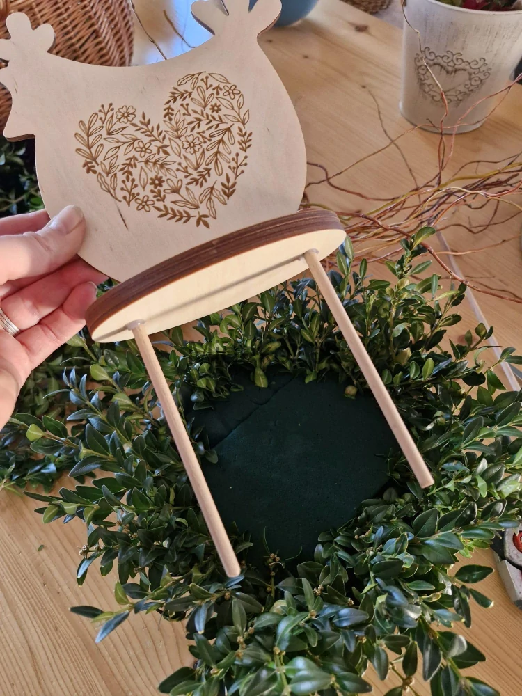 Dřevěná slepička "20 cm" Květinové srdce