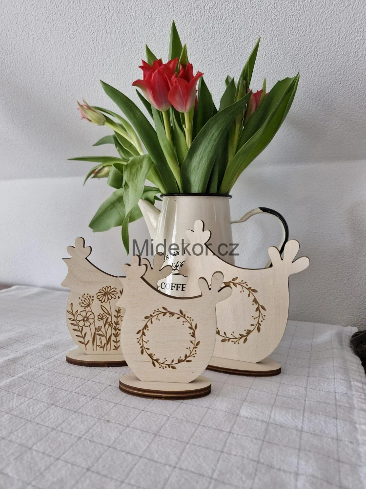 Dřevěná slepička "20 cm" Květinové srdce