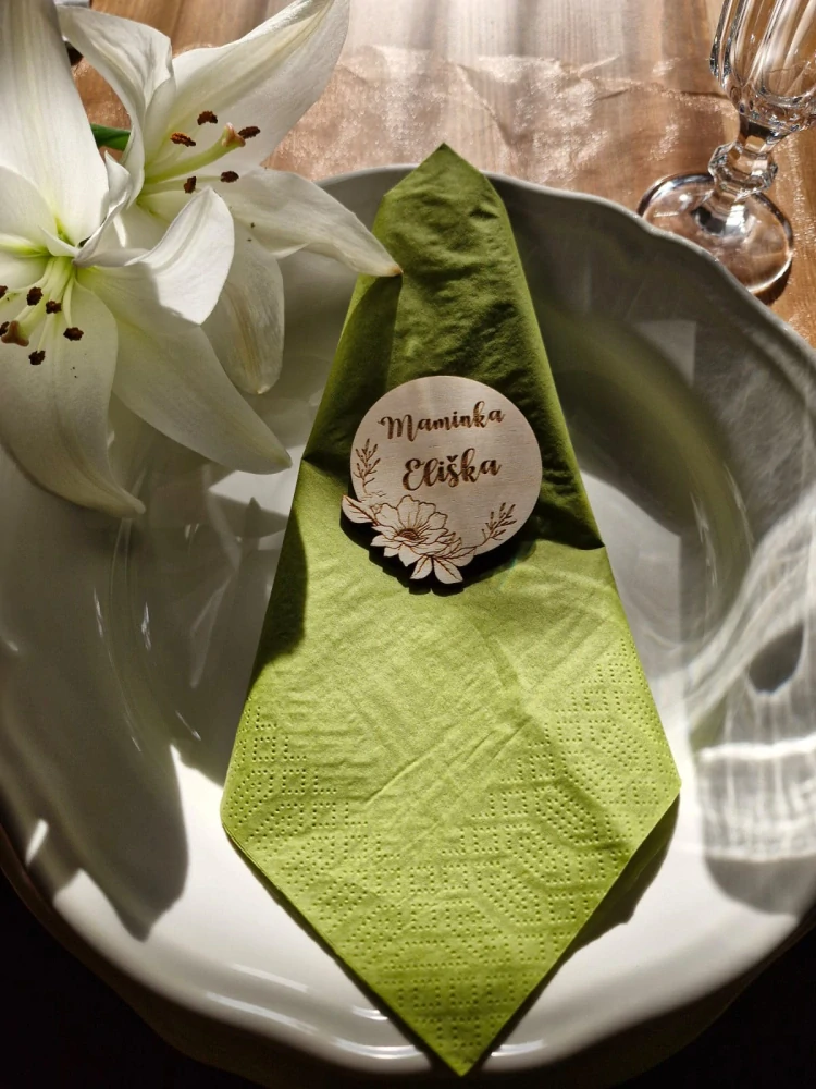 Jmenovka na svatební stůl