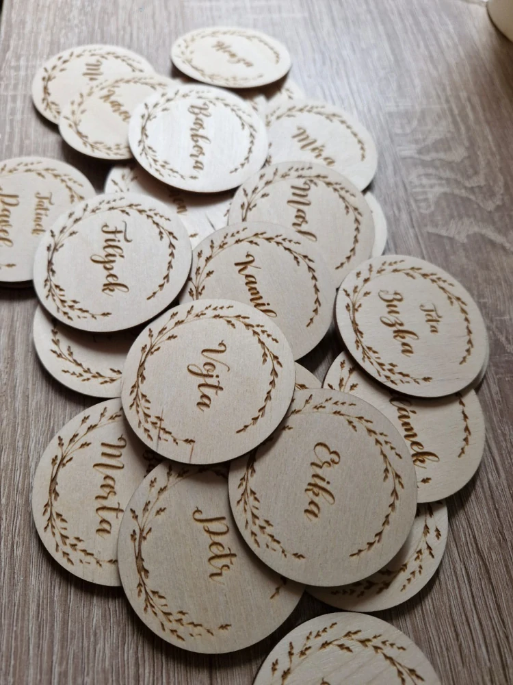 Jmenovka na svatební stůl